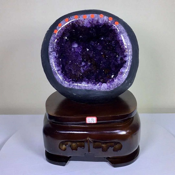 紫水晶与紫晶洞的功效是什么？怎么摆放最好？